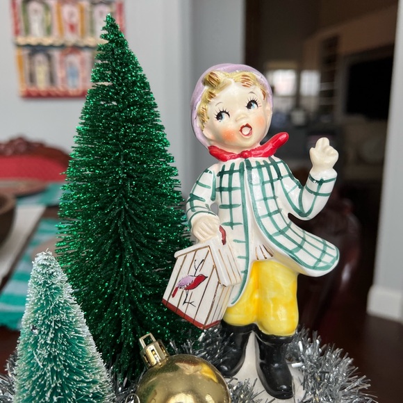 Caroling Boy Handmade Vintage Christmas Vignette/Diorama Decoration - Picture 2 of 12